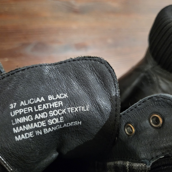 Boots - Picture 3 of 4